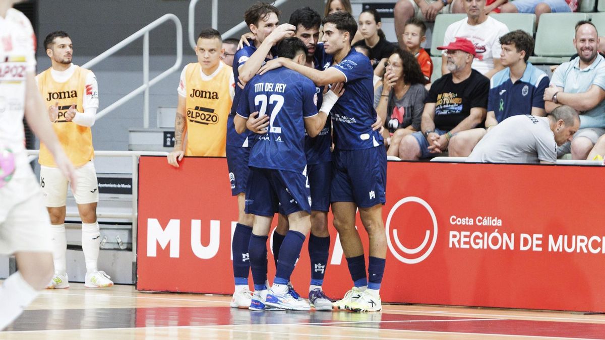 Jugadores del Córdoba Patrimonio celebran un gol en Murcia 