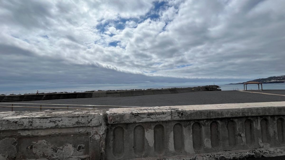 Imagen de archivo de un día nublado en el este de La Palma. En la imagen, playa de Santa Cruz de La Palma.