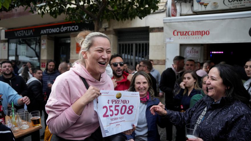 El 25.508, segundo cuarto premio, ha dejado cuatro millones de euros en Ubrique (Cádiz).