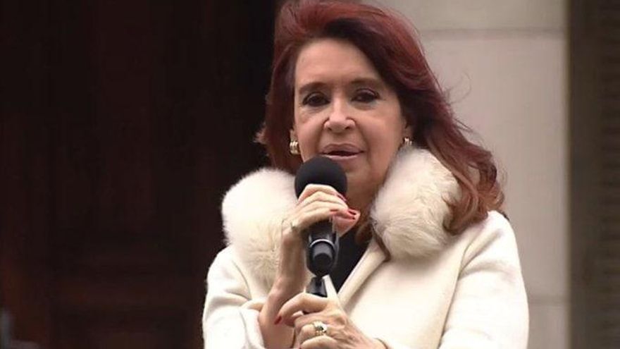 Reapareció Cristina Kirchner y pidió "dejar a las vacunas y a la pandemia afuera de la disputa política"