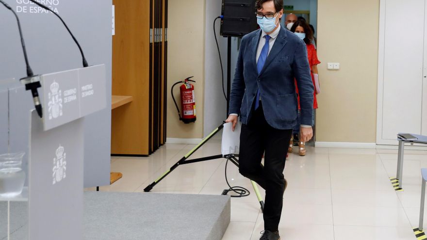 El ministro de Sanidad, Salvador Illa, a su llegada a la rueda de prensa. EFE/ Chema Moya