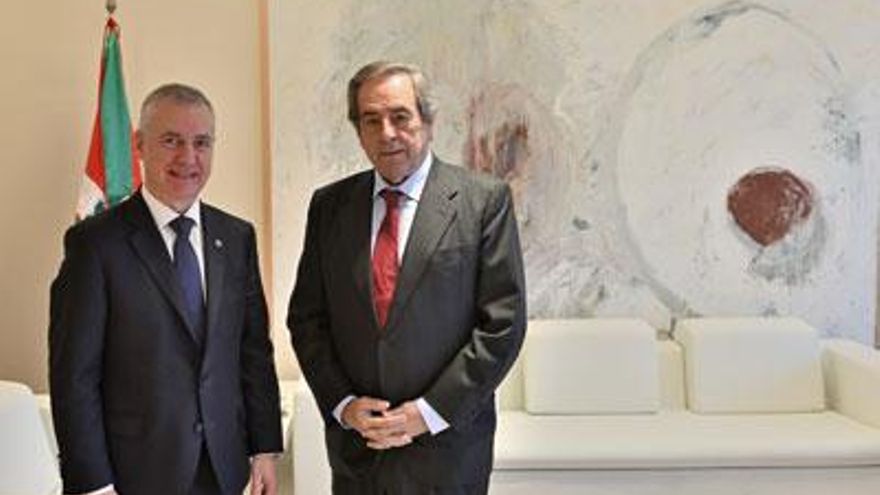 El alcalde 'eterno' de Gernika se aferra al sillón un año después de prometer que se iría en un mes