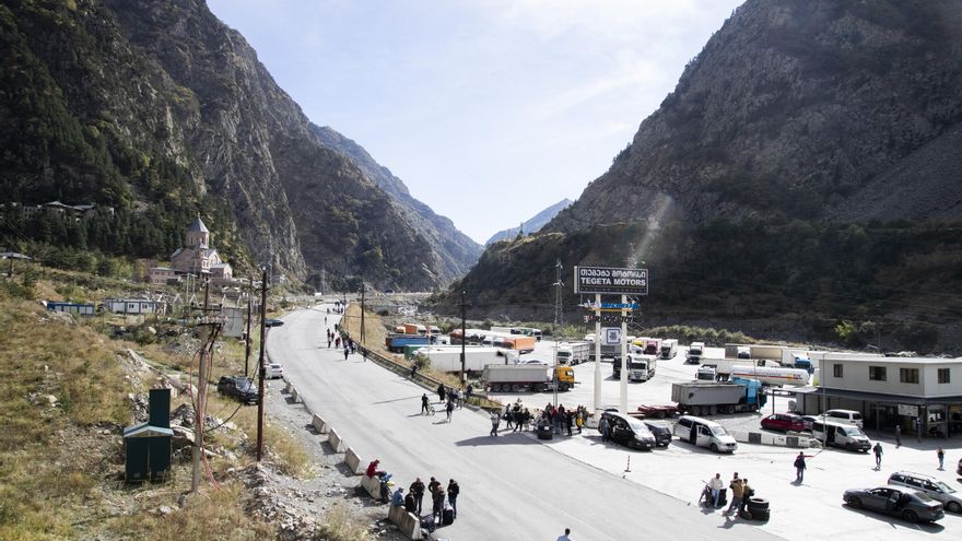 Rusia deporta a civiles a Georgia desde territorio ocupado en Ucrania, según la comisión de investigación de la ONU