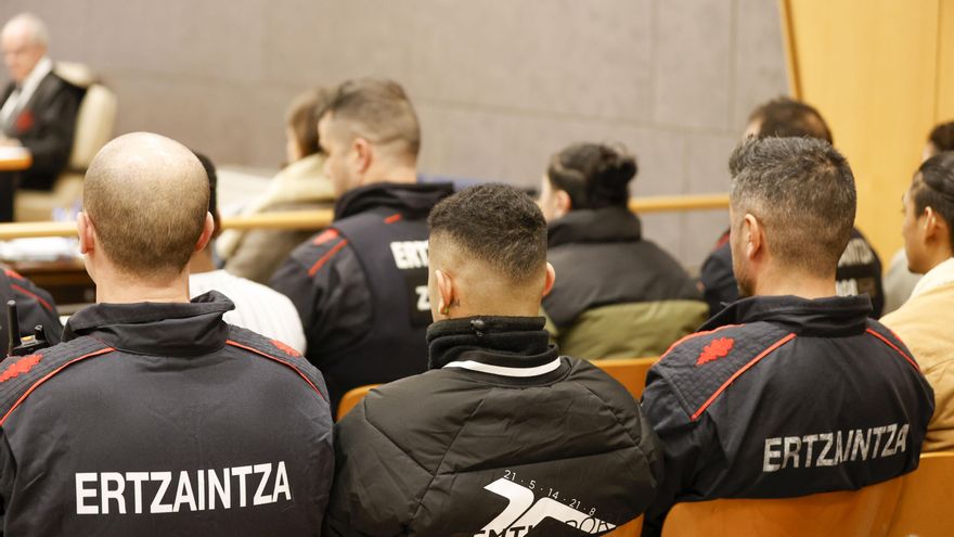 Agentes de la Ertzaintza confirman en el juicio por la paliza de Amorebieta-Etxano que los acusados pertenecen a un "grupo"
