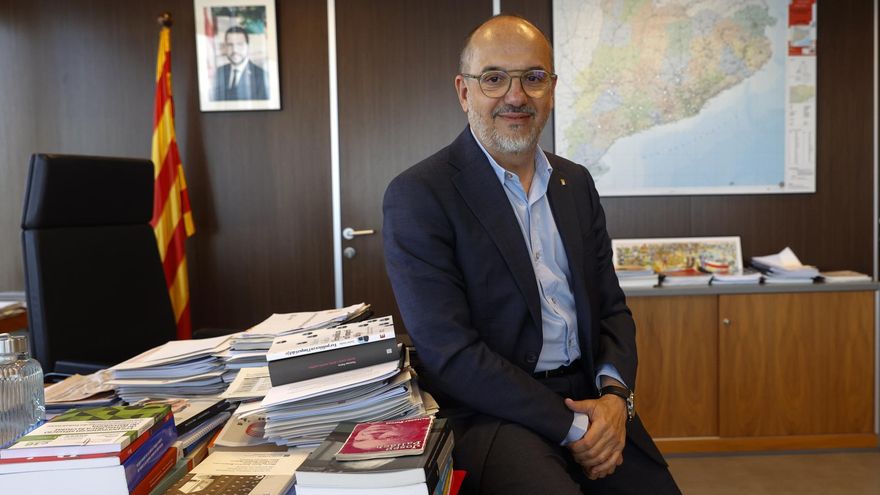El consejero de Derechos Sociales de Catalunya viajará a Canarias para abordar la llegada de los menores migrantes
