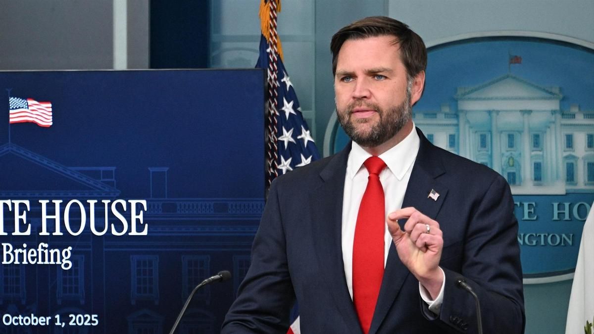 Vance resta importancia a un chat de republicanos de hasta 35 años que apoyan a Hitler: "Los chicos cuentan chistes estúpidos"