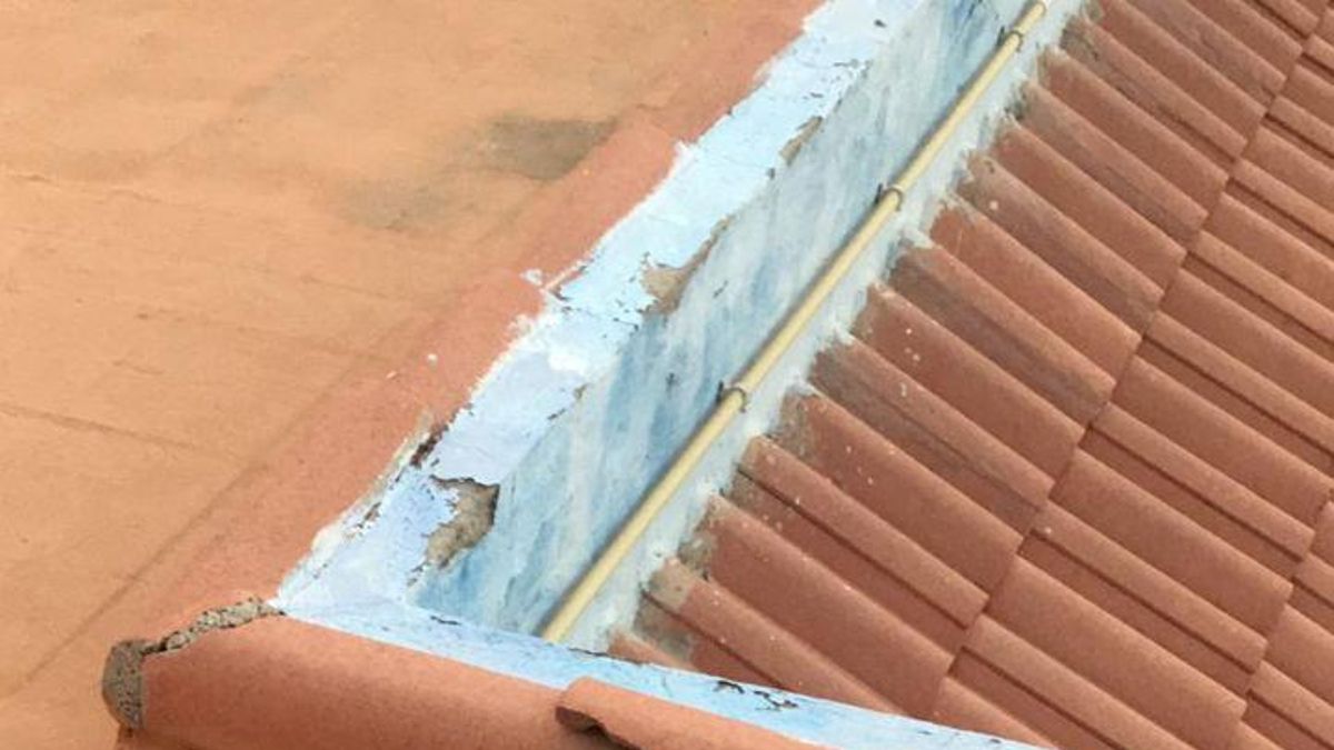 Piedra arrojada contra la instalación en la que menores migrantes guardan cuarentena en Las Palmas de Gran Canaria