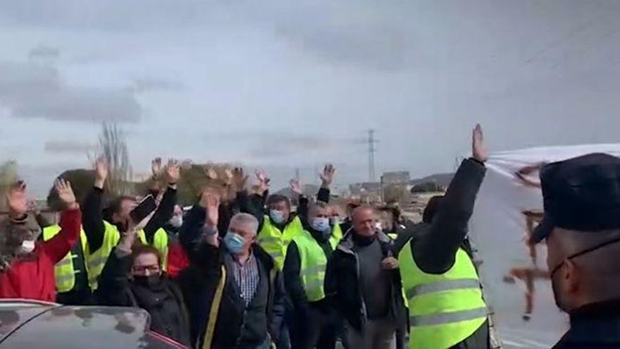 Camioneros reciben a gritos en Valladolid a la ministra de Transportes