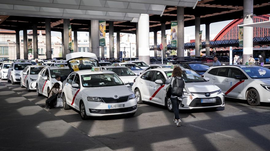 Taxis, VTC y hoteles, entre arrimar el hombro o hacer caja con el apagón: "Es una cuestión personal"