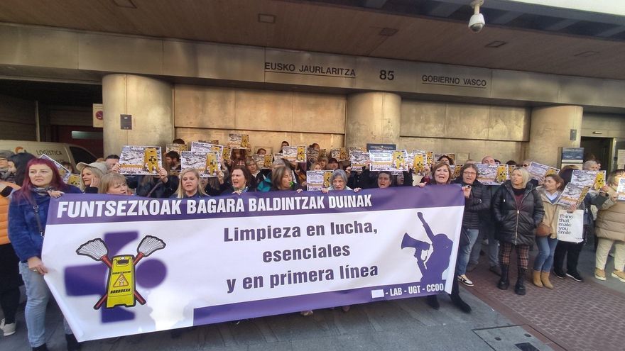 La limpieza de Osakidetza y el Centro Vasco de Transfusiones salen a la calle: "Sagardui se pone el disfraz de Ayuso"
