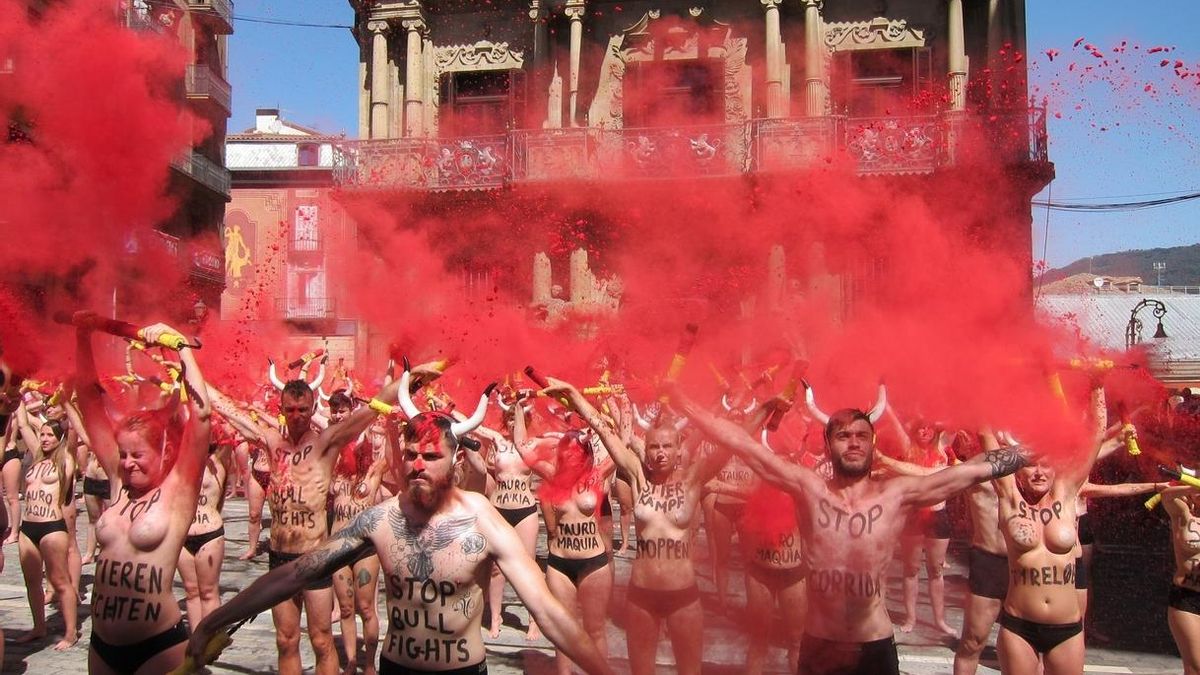 AnimaNaturalis y PETA, sin ninguna relación con el Frente de Liberación Animal, han reclamado desde hace años "un San Fermín sin sangre".