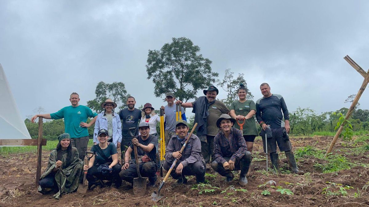 Siembra de especies nativas en la Reserva Natural Cerúlea. Foto: cortesía Asociación Ambiental Cerúlea