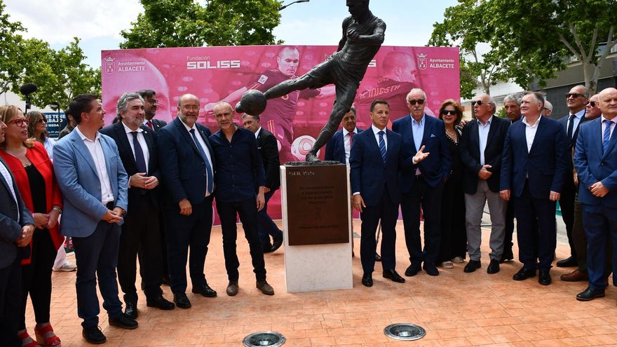 Andrés Iniesta y el gol que dio el Mundial a España ya tienen su estatua en Albacete gracias a la Fundación Soliss