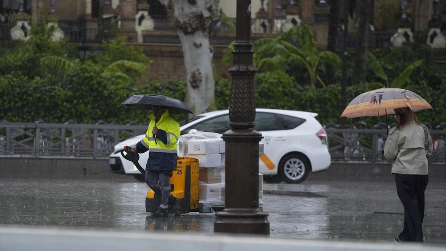 La lluvia descarga hoy en el oeste del país y la Aemet activa avisos en tres comunidades