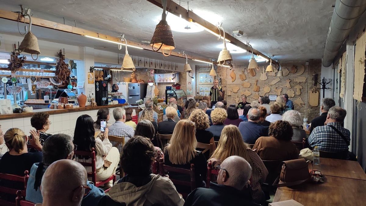 Una antología de cuentos solidaria con librería Bufanúvols de Catarroja, afectada por la dana