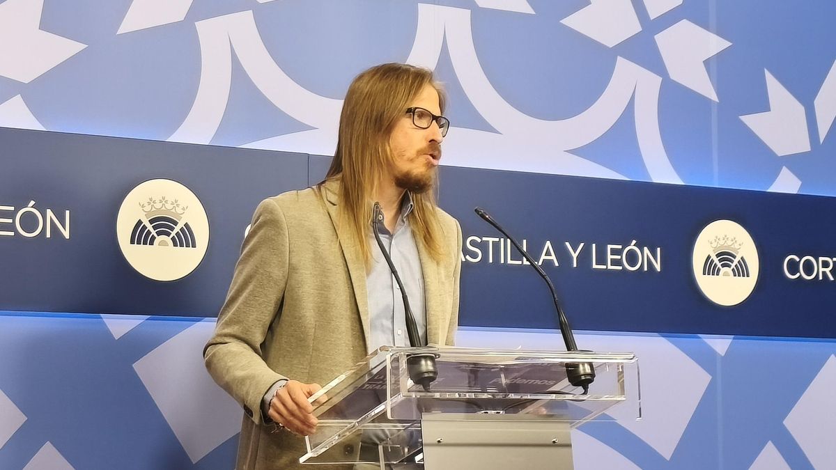 Pablo Fernández, en una rueda de prensa como procurador en las Cortes de Castilla y León.
