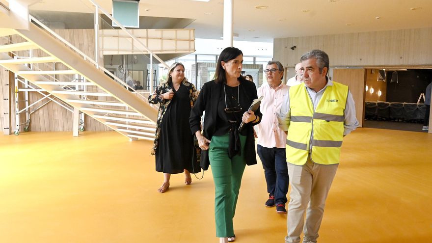 La alcaldesa de Santander, Gema Igual, visita las instalaciones del centro cívico de Cueto.