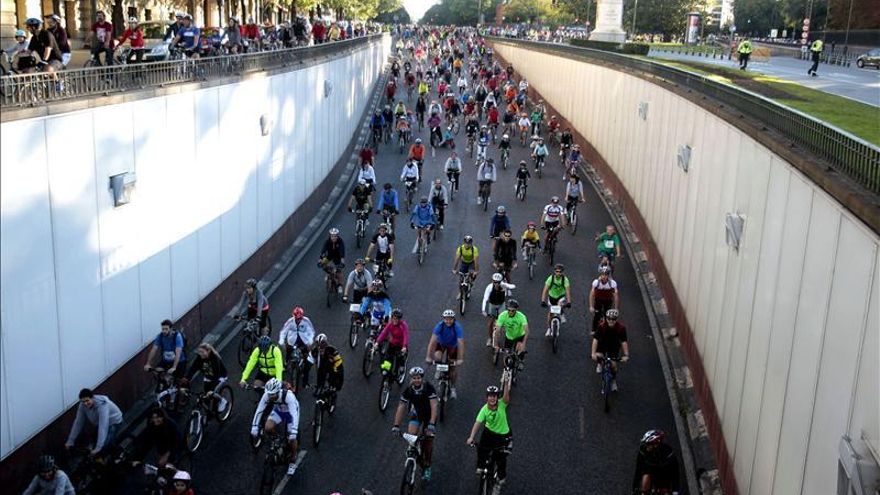 Los menores de 16 años, con casco en la bici en ciudad desde mañana