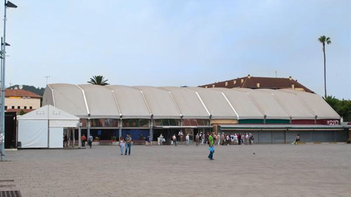 Instalaciones del mercado de La Laguna en la plaza del Cristo