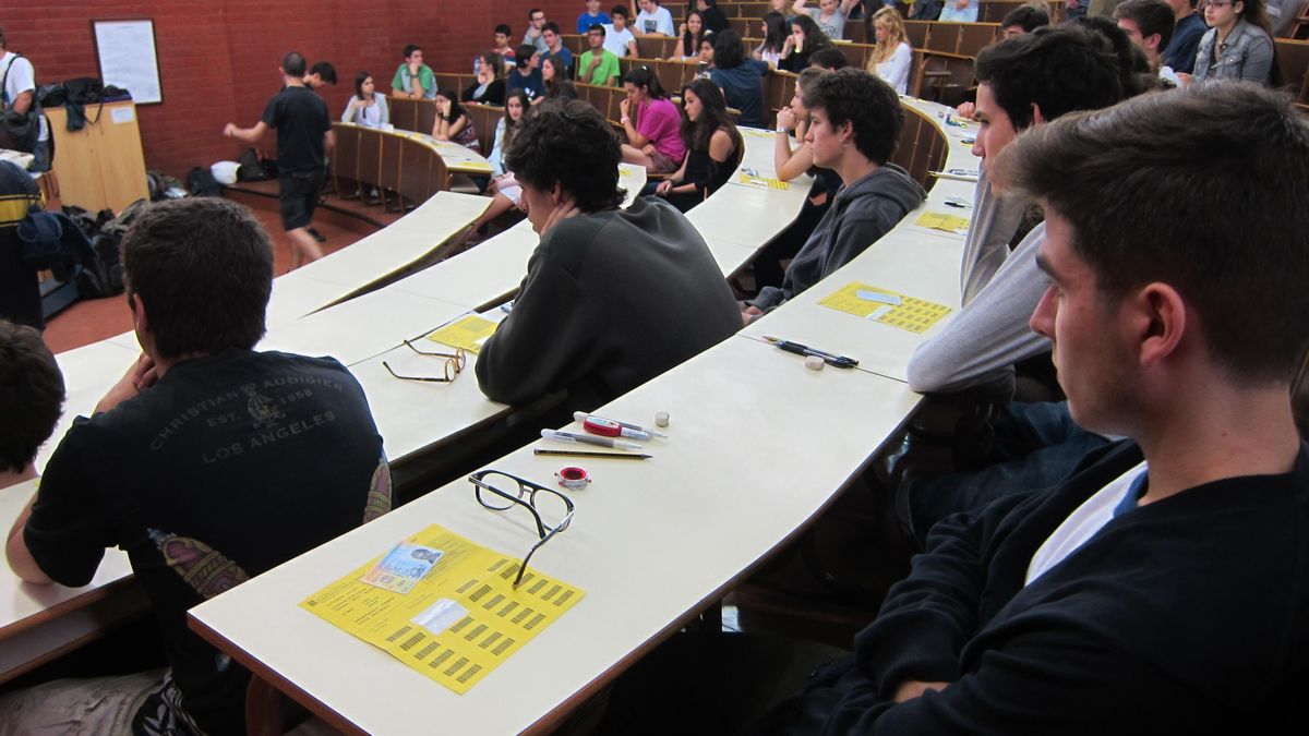 Más de 41.000 alumnos andaluces están llamados desde este martes a examinarse de la Selectividad