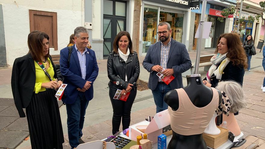 El equipo creador del proyecto “Fomento del Empleo, Emprendimiento y Consolidación de Empresas” recorriendo Telde