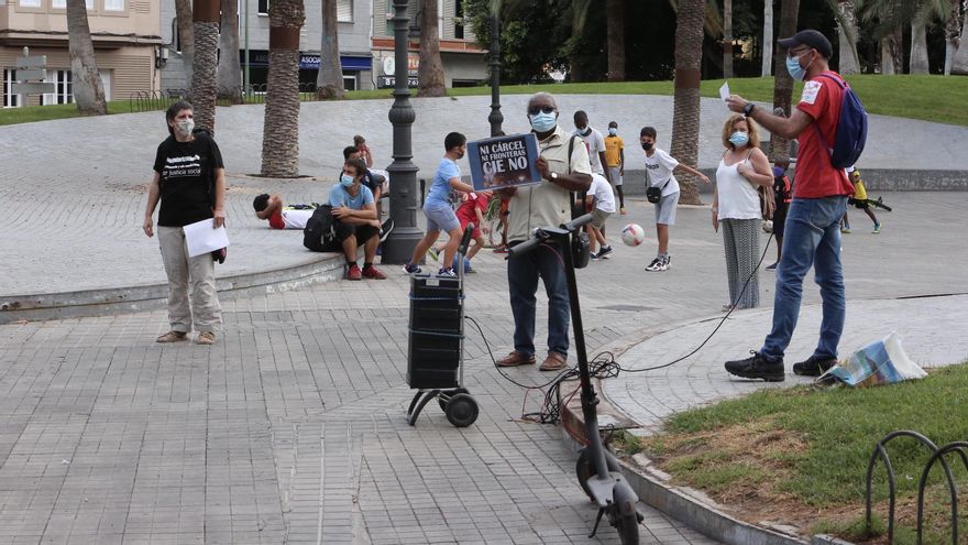 Concentración en Las Palmas de Gran Canaria en apoyo a las personas migrantes. (ALEJANDRO RAMOS)