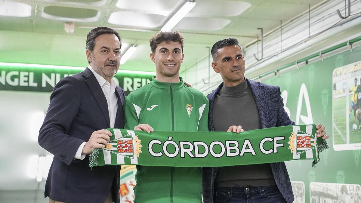 Las imágenes de la presentación de Mikel Goti como nuevo jugador del Córdoba CF