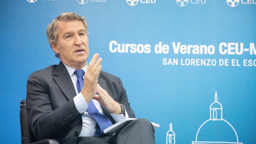 El presidente del Partido Popular, Alberto Núñez Feijóo, participa en un coloquio dentro de los cursos de verano de la Universidad CEU San Pablo, en el Real Centro Universitario Escorial - María Cristina, a 16 de julio de 2025, en Madrid (España).