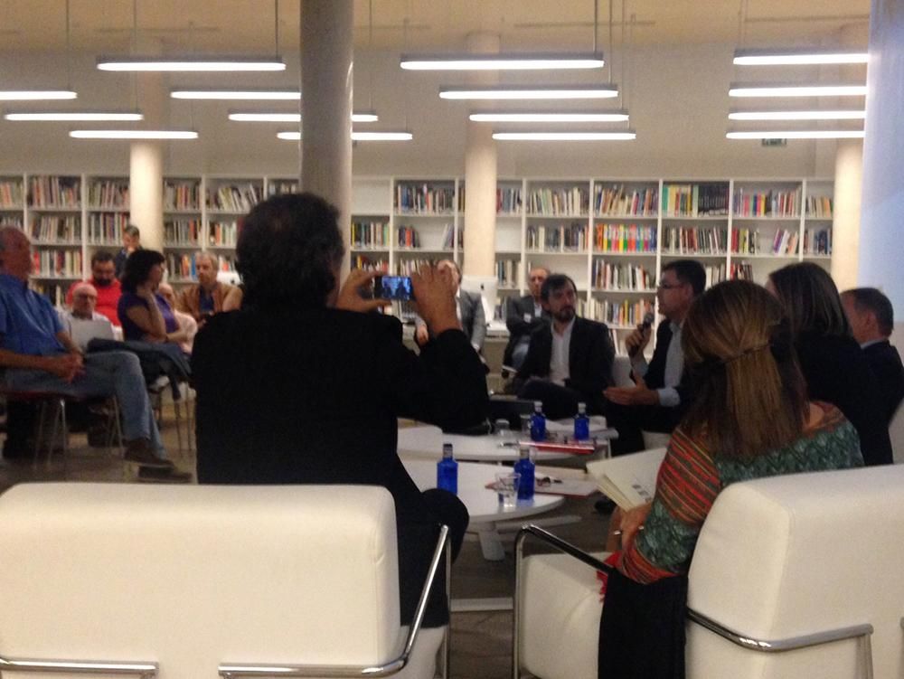 Un instante del debate en Las Naves