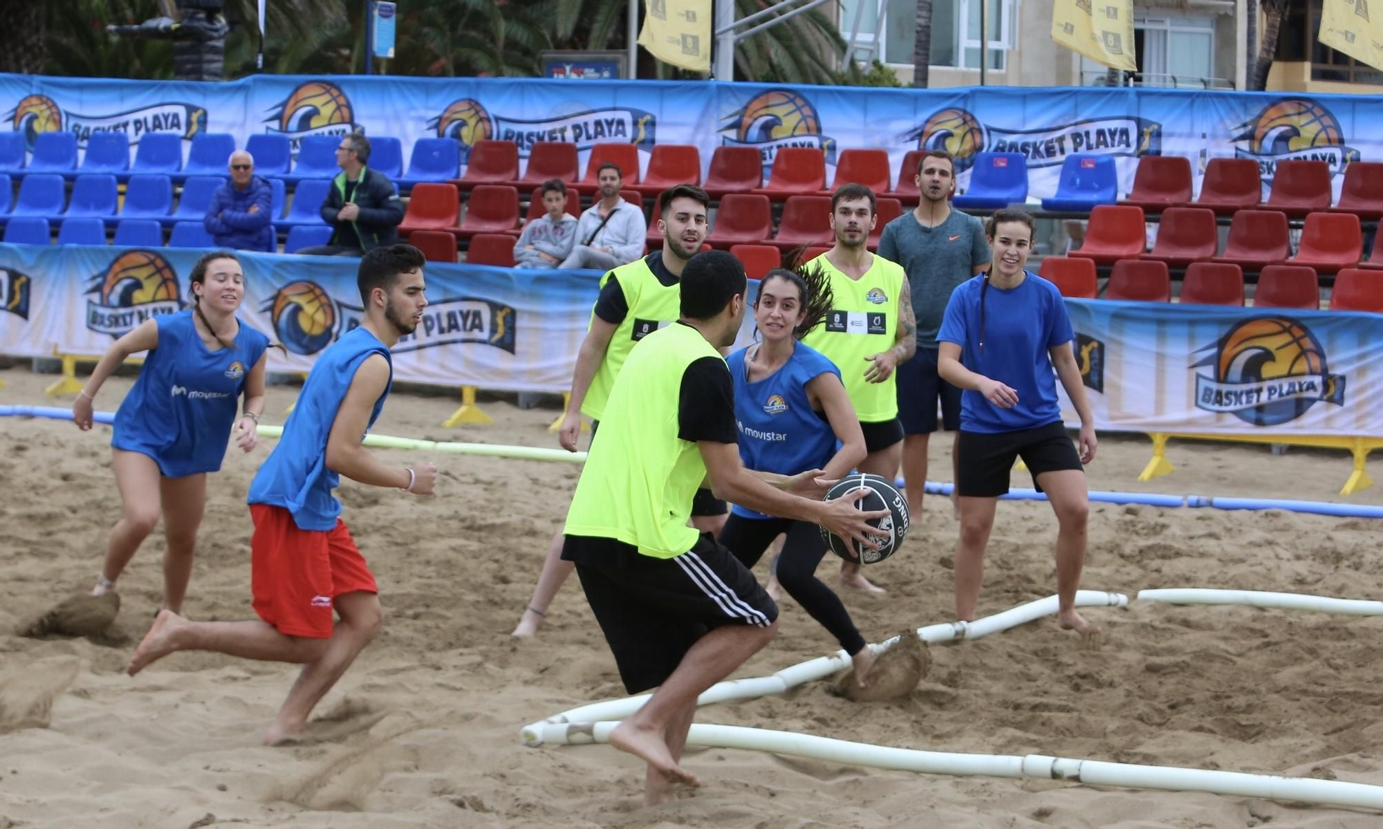 Basket playa en la zona de la Puntilla. (Alejandro Ramos).