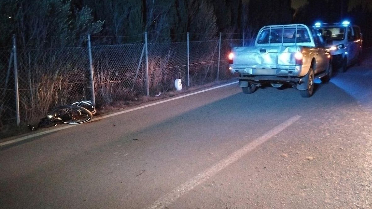 Un choque entre un ciclista ebrio y un vehículo sin ITV acaba con ambos implicados denunciados