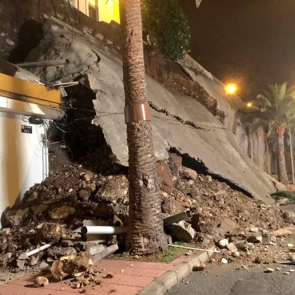 Derrumbe en el Paseo de Chil. POLICÍA LOCAL LPA