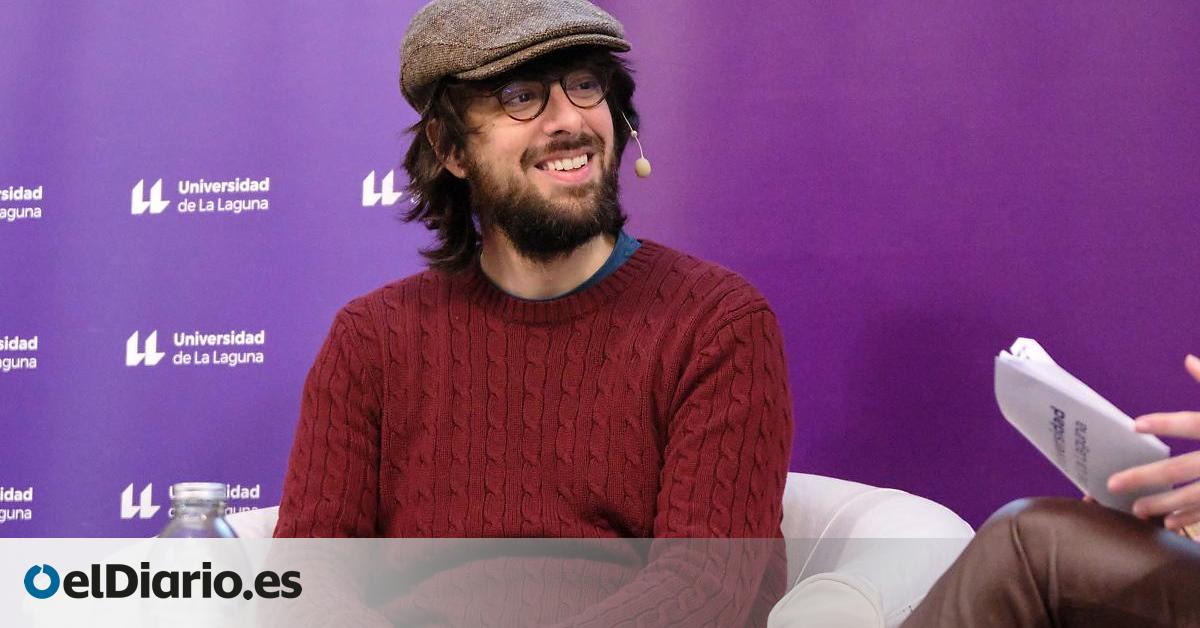 El escritor David Uclés: "Espero que la próxima vez que venga a Tenerife el monumento de Franco ya no esté"