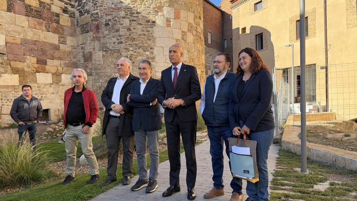 Visita a las obras de transformación del Molino Sidrón en un espacio cultural dedicado a la literatura leonesa. 