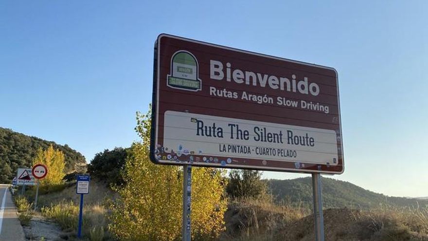 La Ruta del Silencio en Teruel: un autobús con casi 100 años de historia y la primera fábrica de papel continuo de Aragón