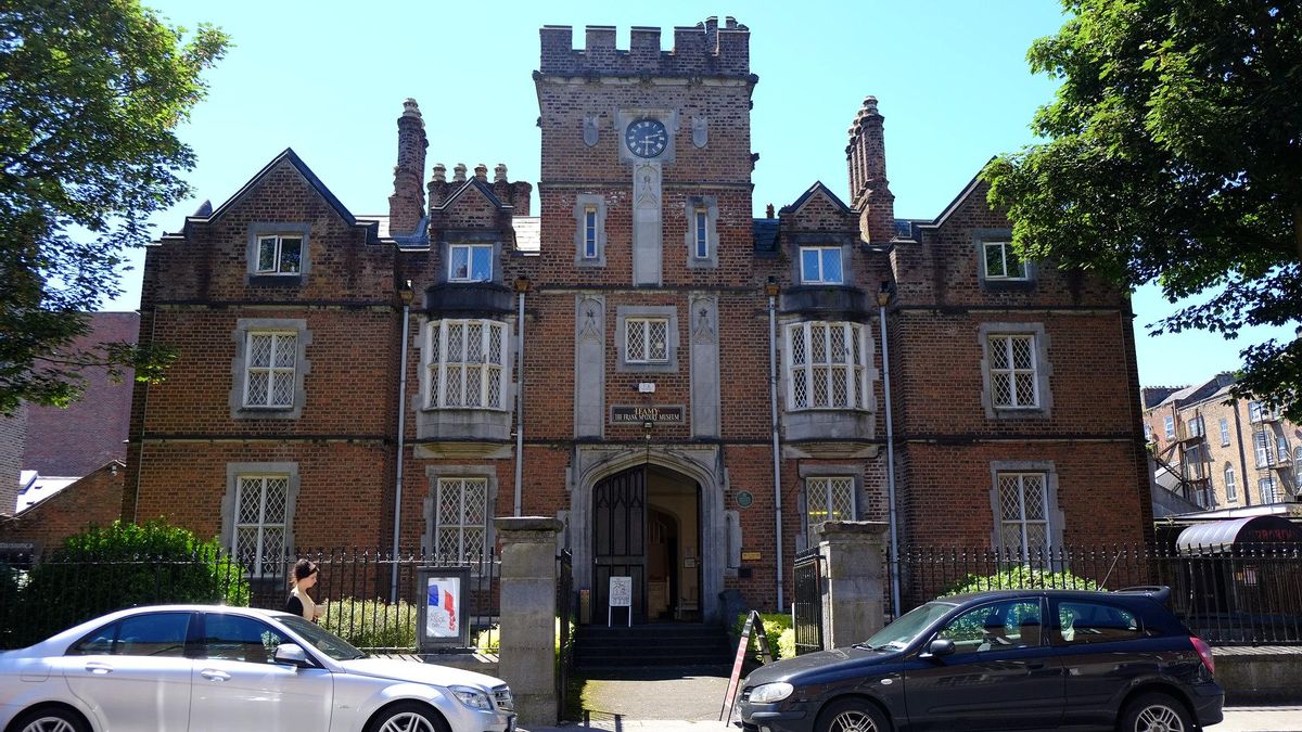 Fachada de Leamy House, la escuela en la que Frank McCourt estudió durante su infancia en Limerick.