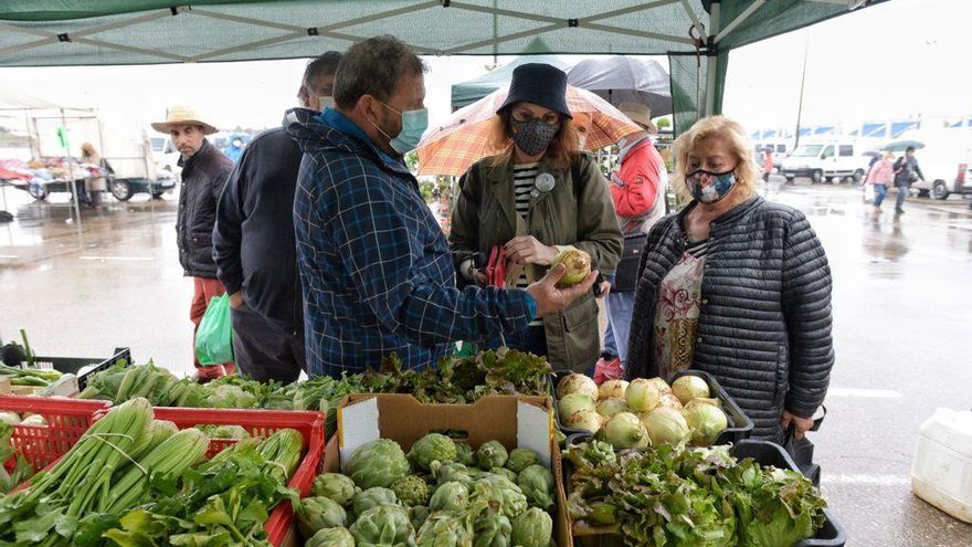 Los agricultores de cercanía del rastro de Zaragoza denuncian el cambio de ubicación y la adjudicación de puestos