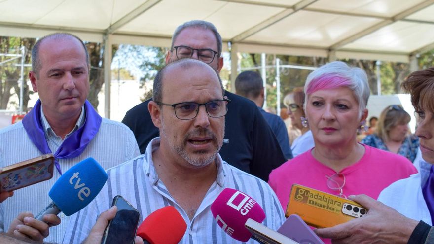 El secretario general del PSOE critica que el PP "traicione a Guadalajara" con el agua por estar "al servicio de Ayuso"