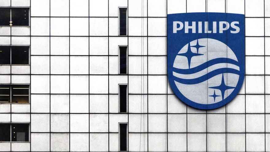 En la imagen, logotipo de la empresa de electónica Philips en su oficina central de Amsterdam (Holanda). EFE/Sander Koning/Archivo