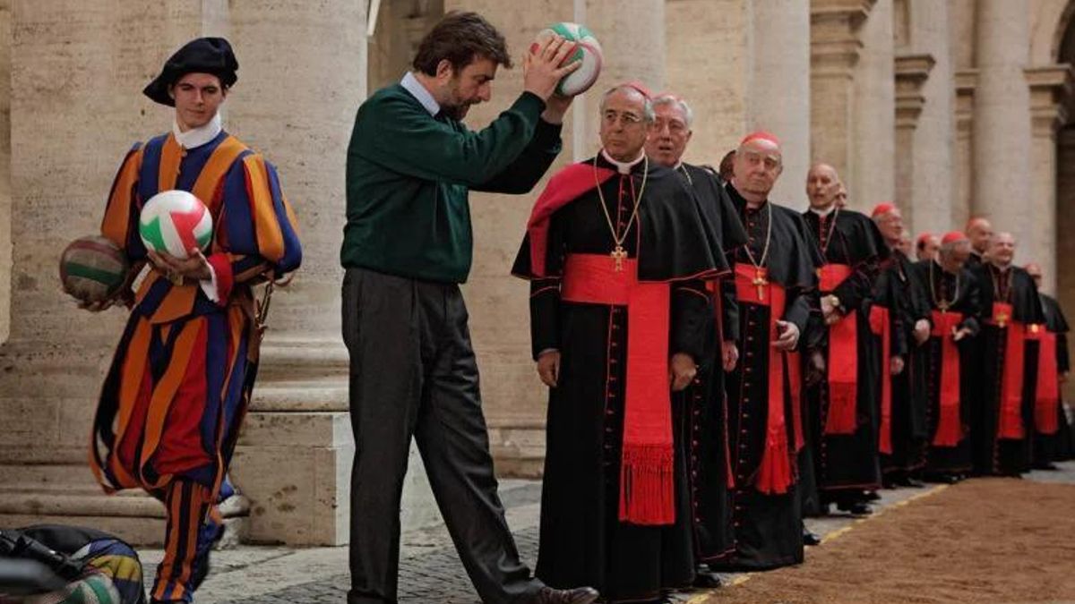 Nanni Moretti da clases de voleibol a los cardenales en 'Habemus Papam'