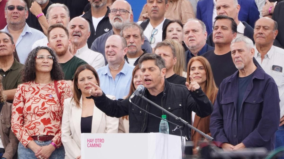 Sin anuncios sobre candidatura, Kicillof vuelve a desafiar a la interna: "Las nuevas canciones se componen colectivamente"
