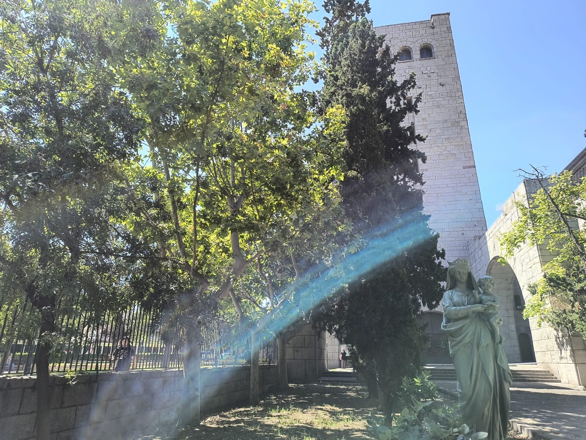 Iglesia cementerio  de San Antonio en Torrero.