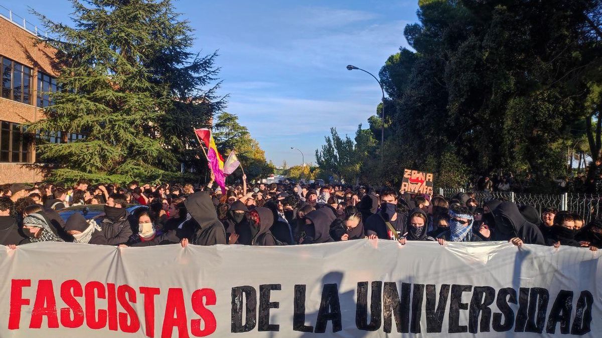 Vito Quiles agita la Facultad de Políticas de la Complutense en un nuevo acto sin autorización