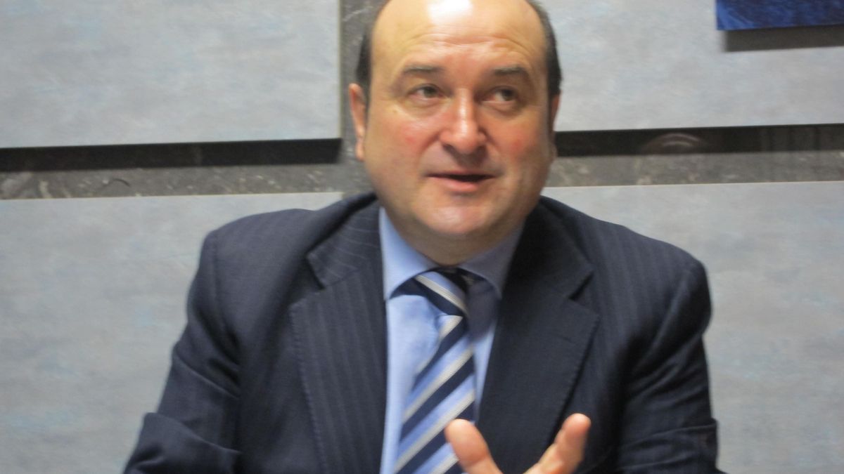 Ortuzar (PNV), "moderadamente optimista" sobre la posibilidad de alcanzar un acuerdo en materia fiscal