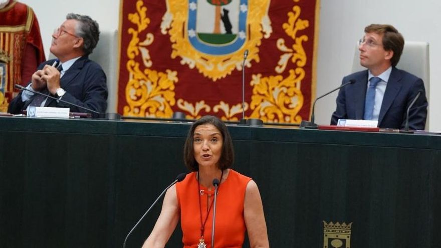 Una imagen de la sesión inaugural del nuevo mandato de Almeida, con la socialista Reyes Maroto en el estrado