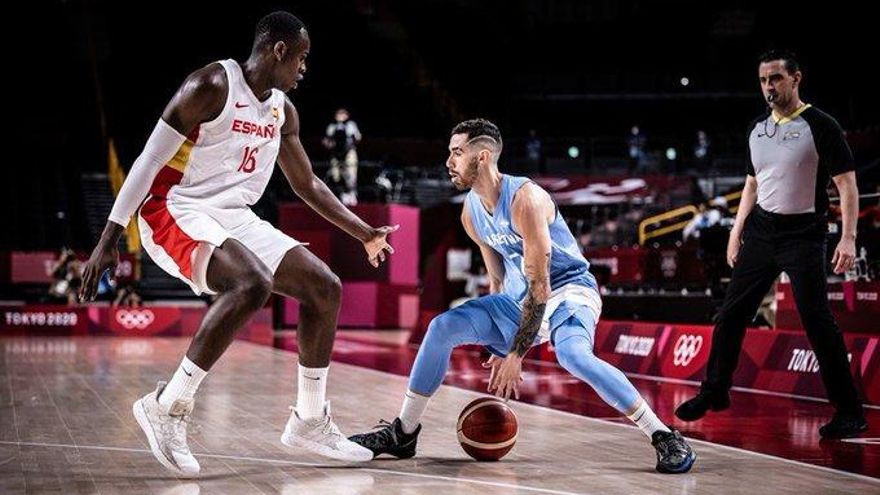 Argentina sufrió una dura caída en básquetbol ante España y se complica en Tokio 2020