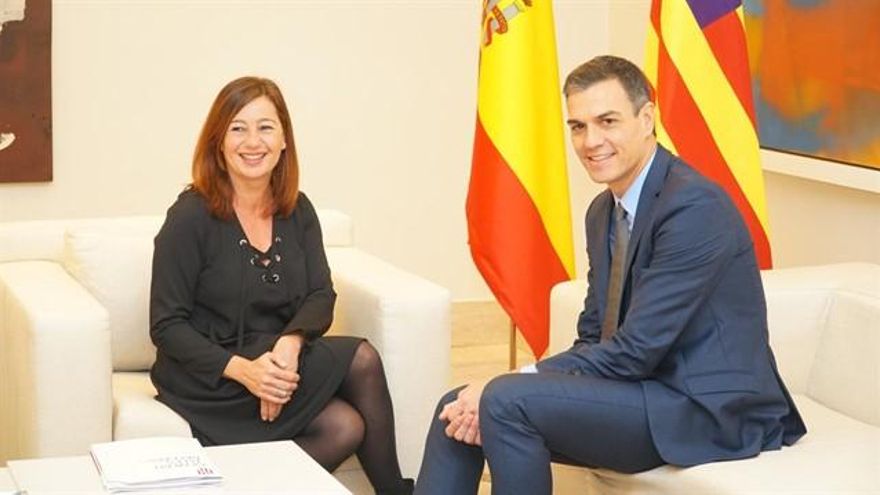 Archivo - La presidenta del Congreso, Francina Armengol, y el presidente del Gobierno, Pedro Sánchez, en una reunión