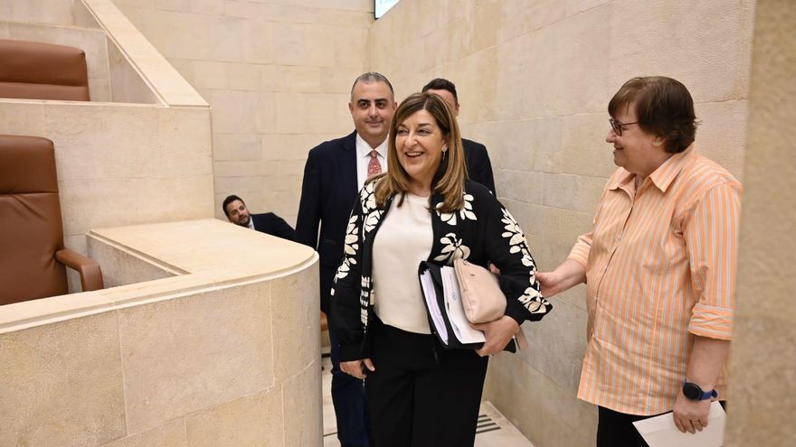 A la séptima va la vencida: María José Sáenz de Buruaga (PP), primera mujer que preside Cantabria