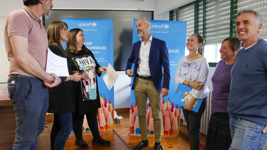 El consejero de Educación, Formación Profesional y Universidades, Sergio Silva, participa en el reconocimiento de Centros Referentes en Educación en Derecho de la Infancia (UNICEF).