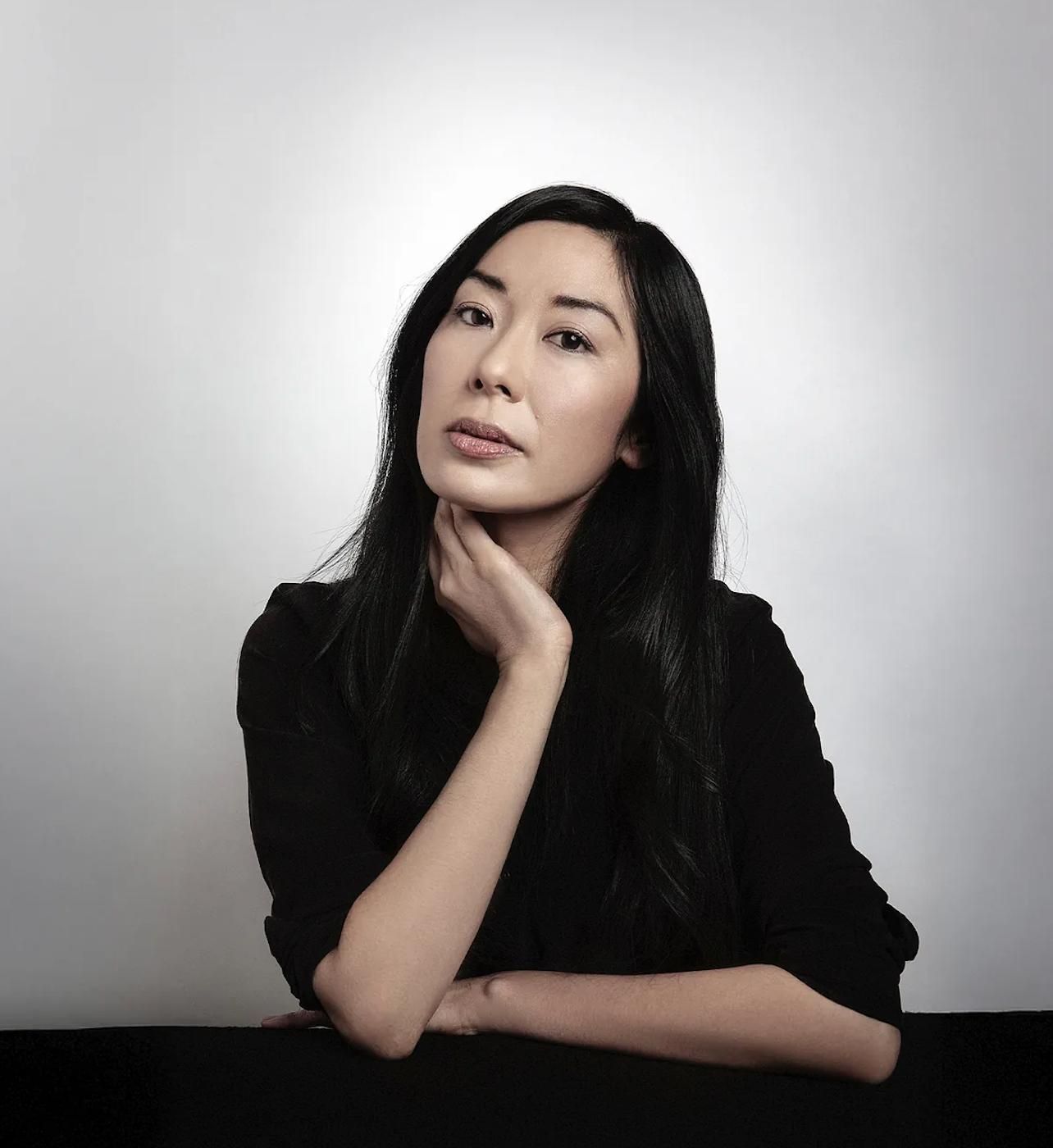 La escritora Katie Kitamura nació en California, en 1979.